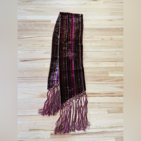 Velvety, soft scarf - Picture 2 of 2